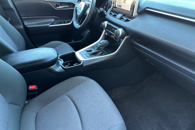 Used 2025 Toyota RAV4 XLE AWD/4WD image 18
