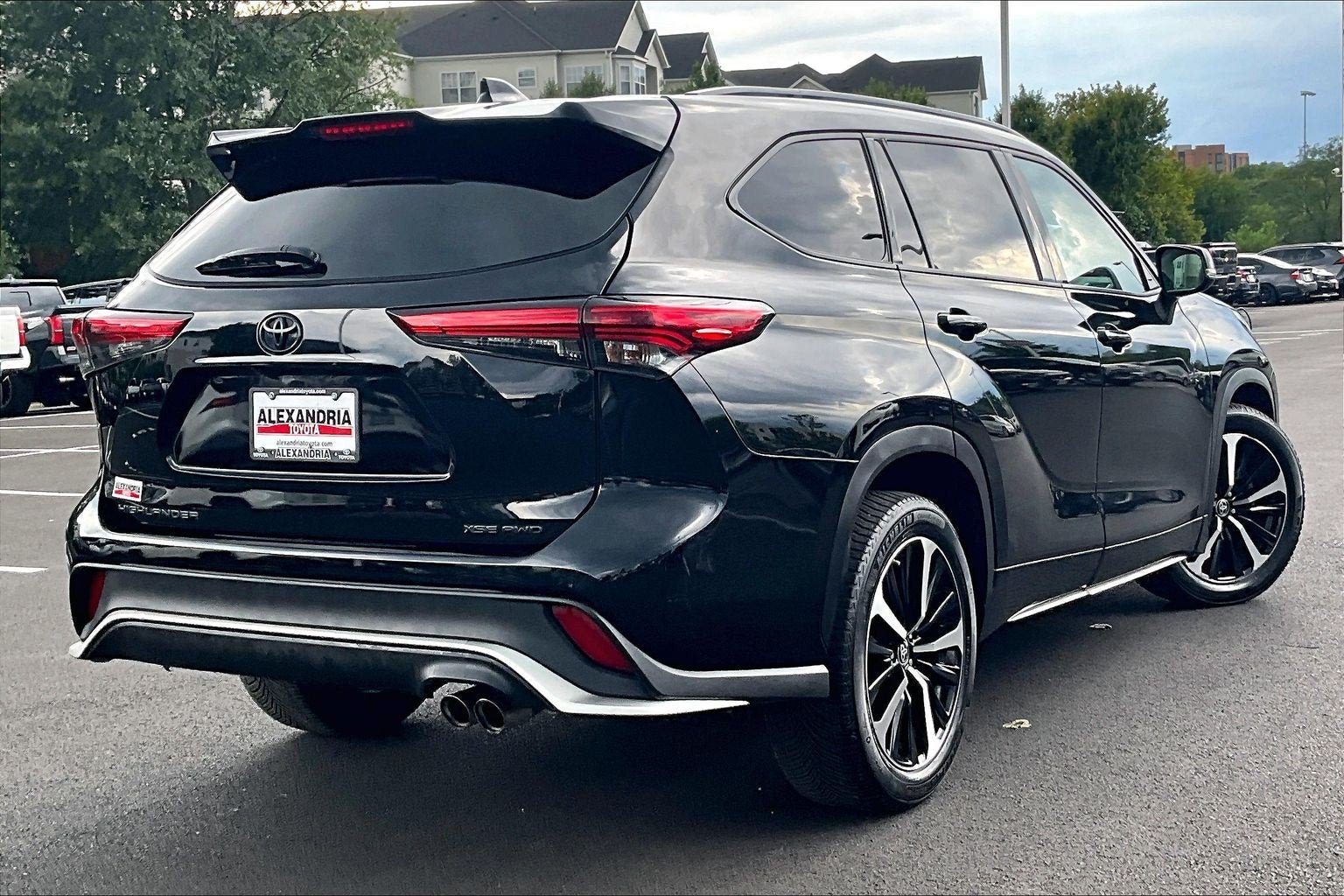 Used 2022 Toyota Highlander XSE AWD/4WD image 12