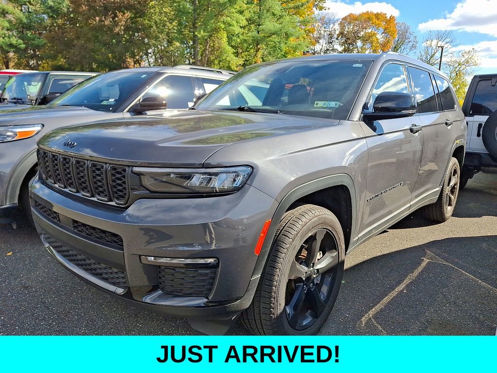 Used 2025 Jeep Grand Cherokee L Limited w/ Black Appearance Package image 3