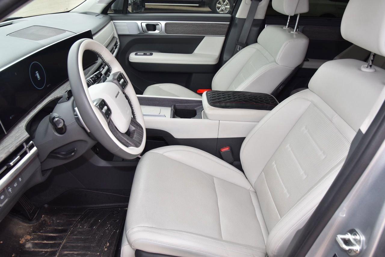 Used 2024 Hyundai Santa Fe Calligraphy FWD image 10