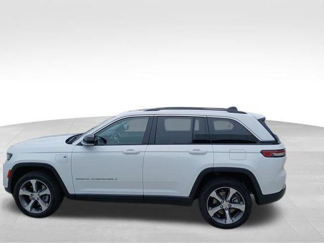 Used 2023 Jeep Grand Cherokee 4WD 4xe image 2