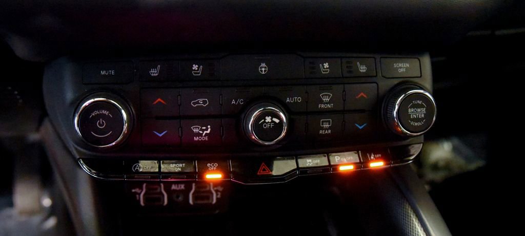 Used 2025 Dodge Durango GT AWD/4WD image 19