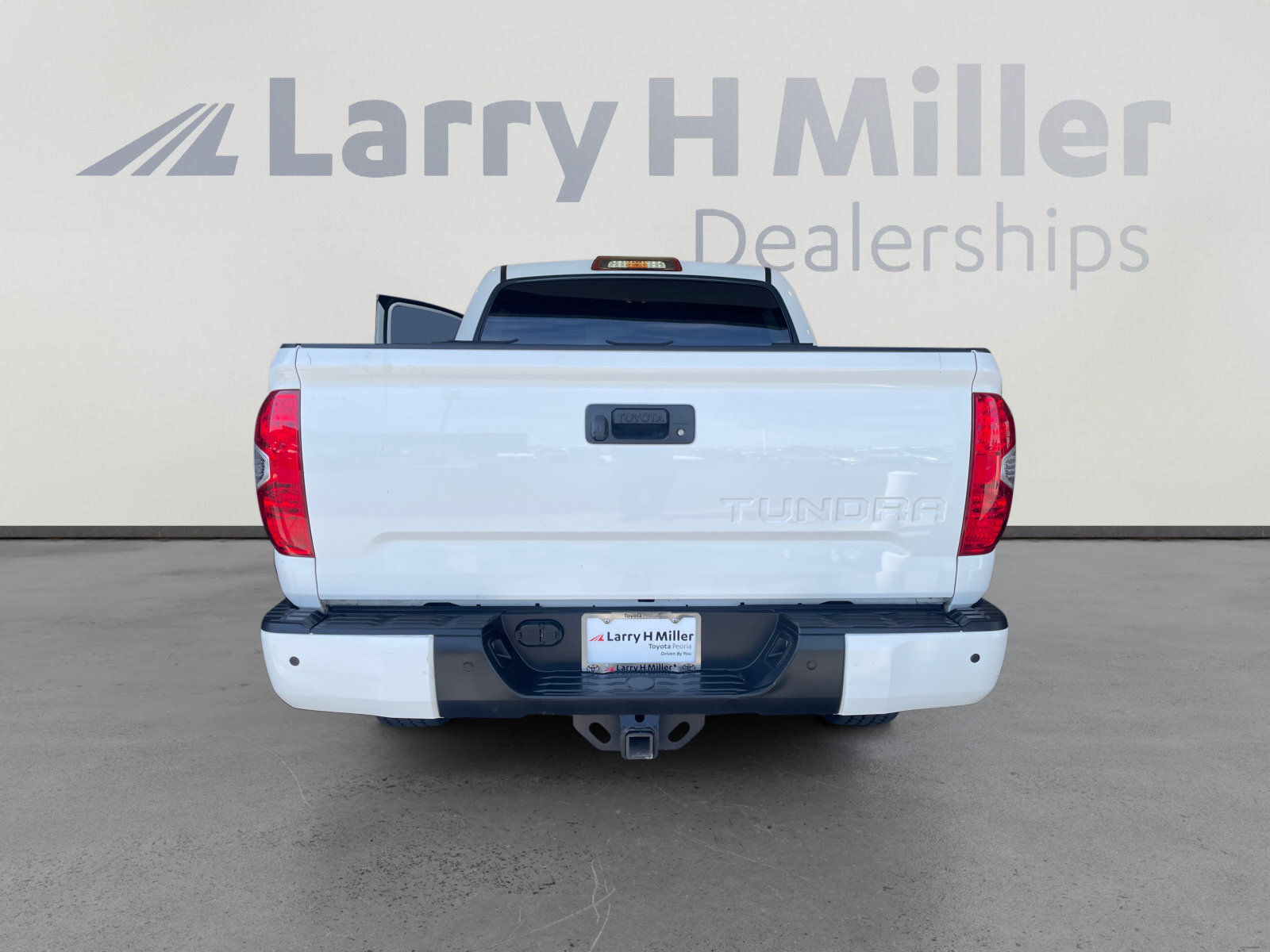 Used 2019 Toyota Tundra Limited w/ Limited Premium Package image 4