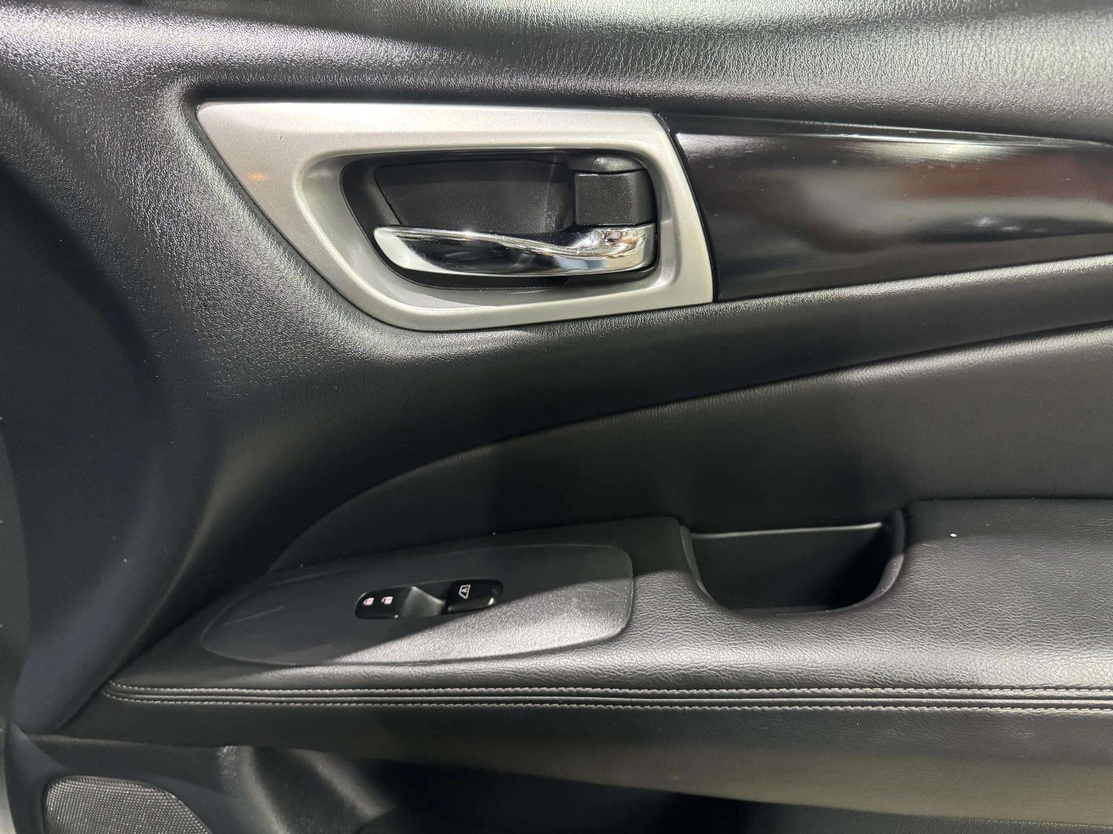 Used 2019 Nissan Pathfinder SV AWD/4WD image 54