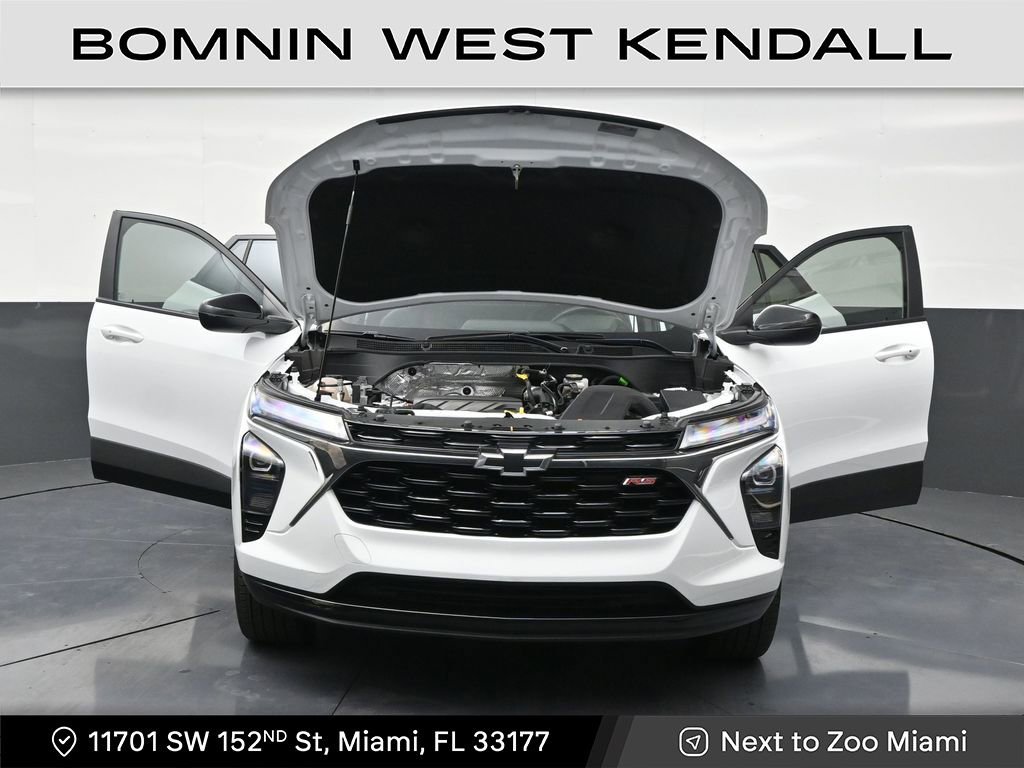 Used 2025 Chevrolet Trax RS w/ Sunroof Package image 34