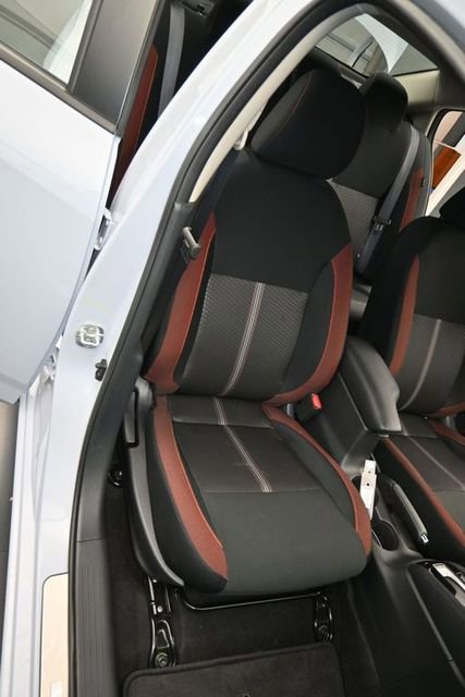Used 2025 Nissan Versa SR w/ Electronics Package image 16