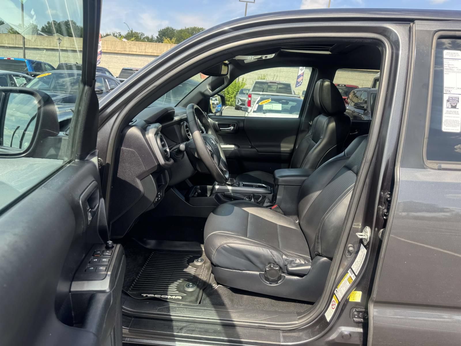 Used 2019 Toyota Tacoma TRD Sport AWD/4WD image 21