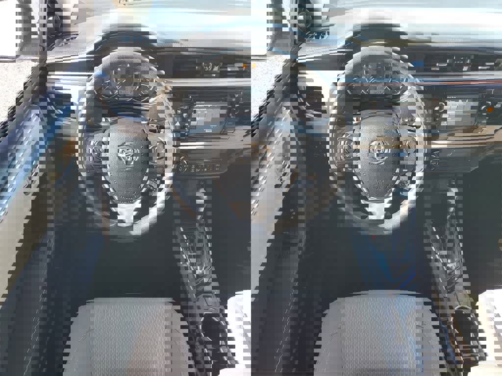 Used 2015 Toyota Corolla LE image 14