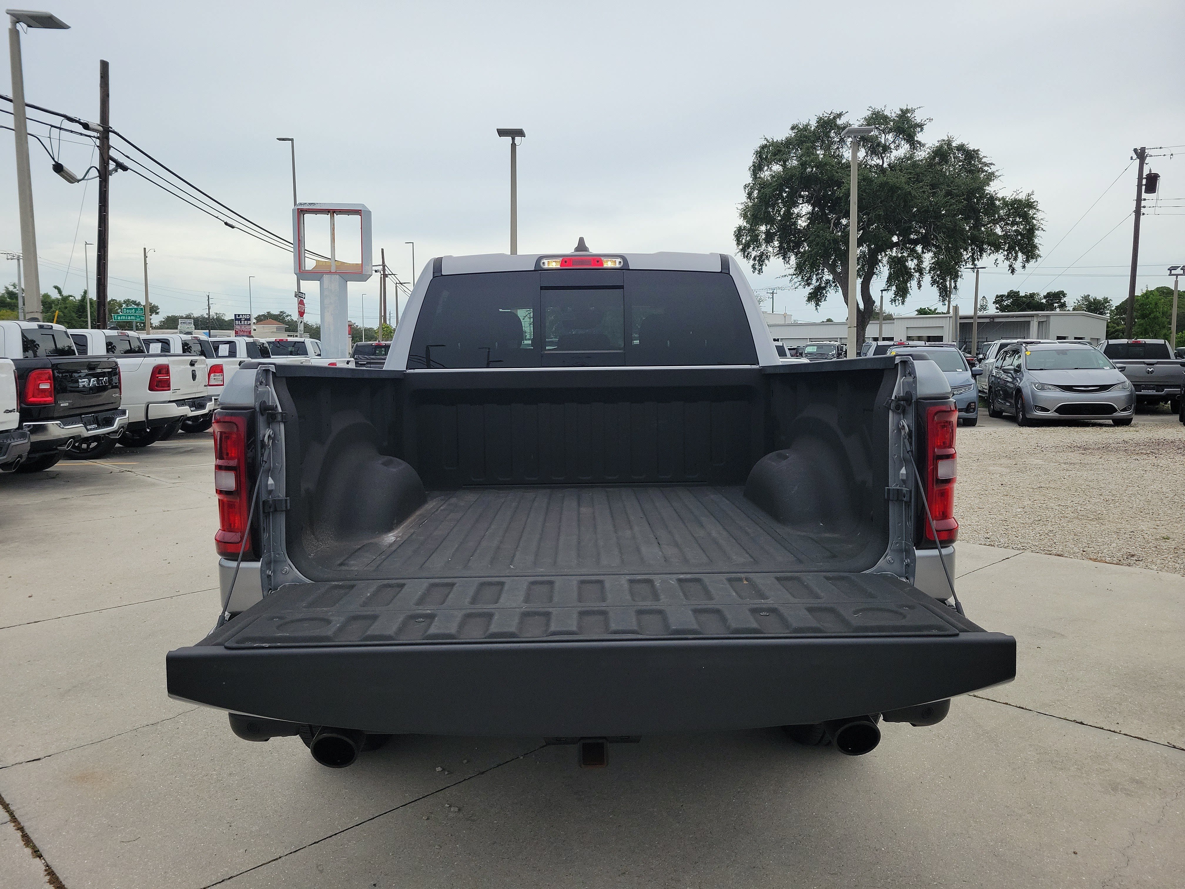 Used 2025 RAM 1500 Big Horn AWD/4WD image 10