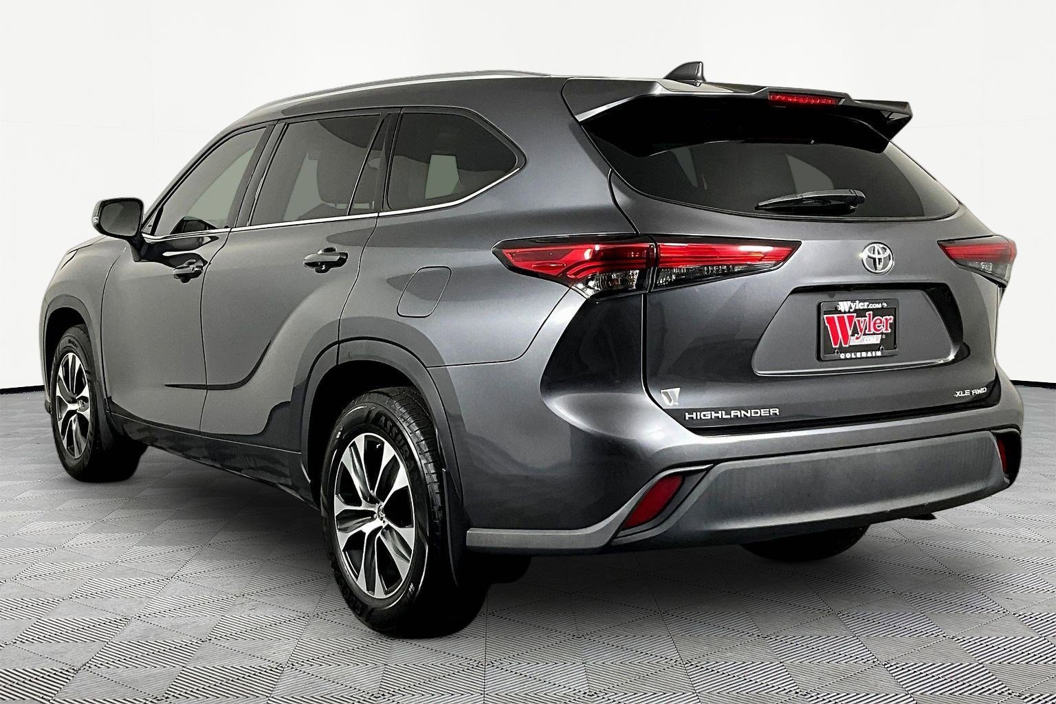 Used 2020 Toyota Highlander XLE image 4