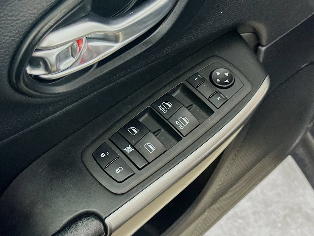 Used 2022 Jeep Cherokee Latitude Lux w/ Sun & Sound Group AWD/4WD image 20