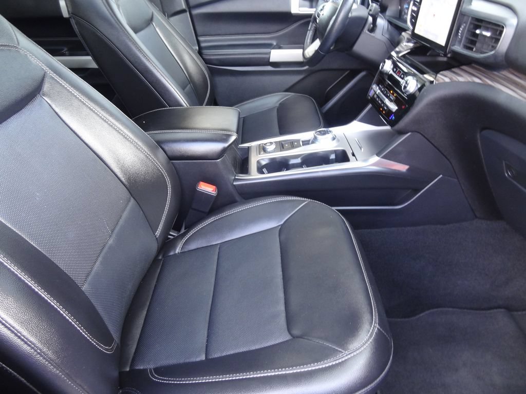 Certified 2022 Ford Explorer Limited w/ Equipment Group 301A AWD/4WD image 16