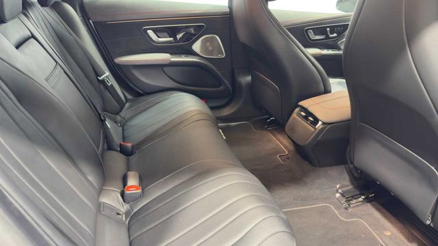 Used 2022 Mercedes-Benz EQS 580 4MATIC Sedan image 16