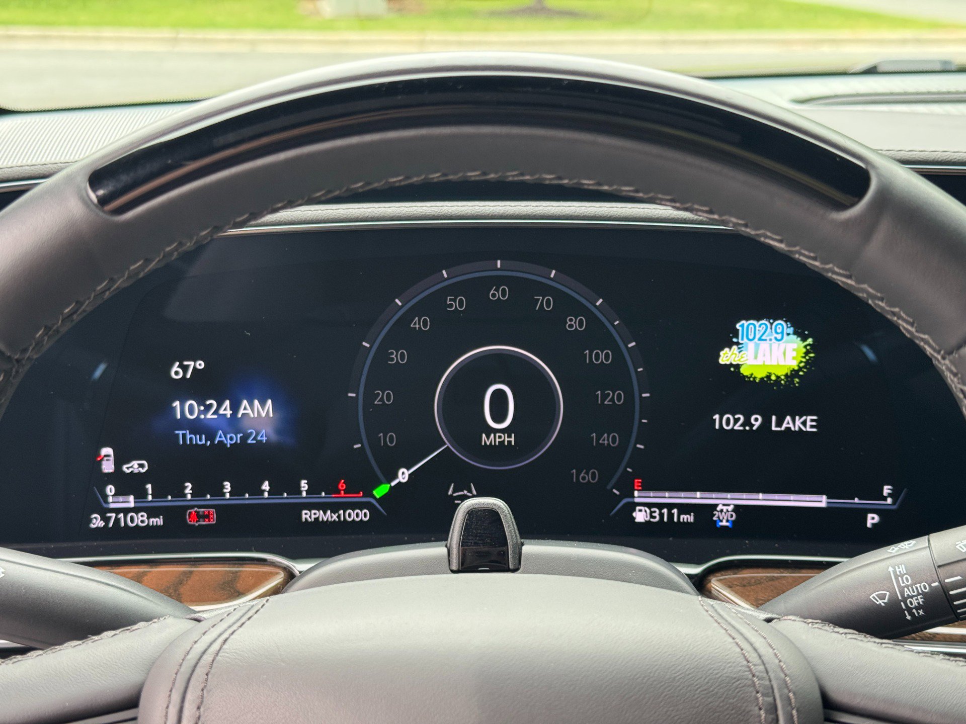 Used 2024 Cadillac Escalade ESV Sport Platinum w/ LPO, ONYX Package image 32