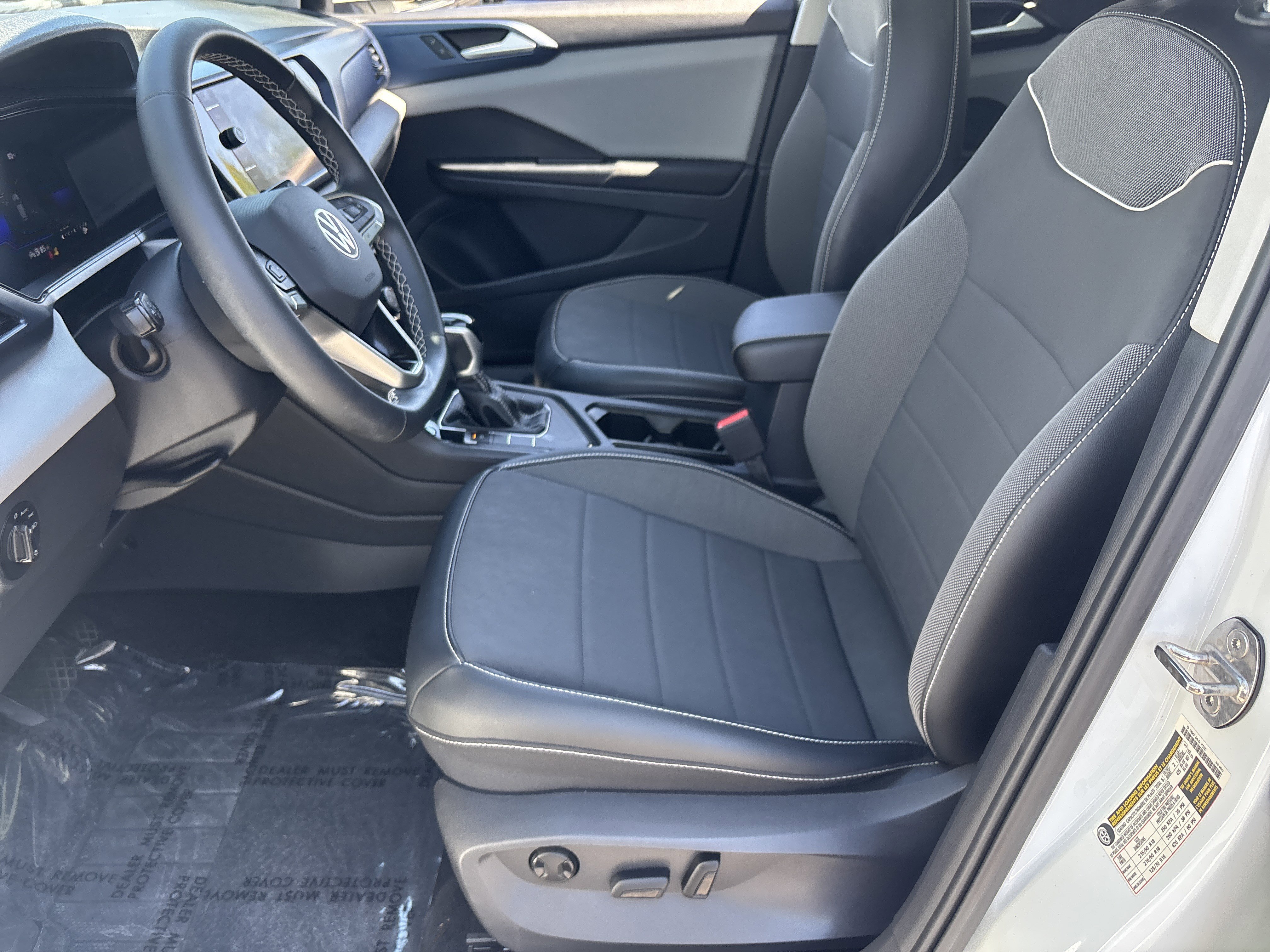 Used 2023 Volkswagen Taos SE w/ Panoramic Sunroof Package image 18