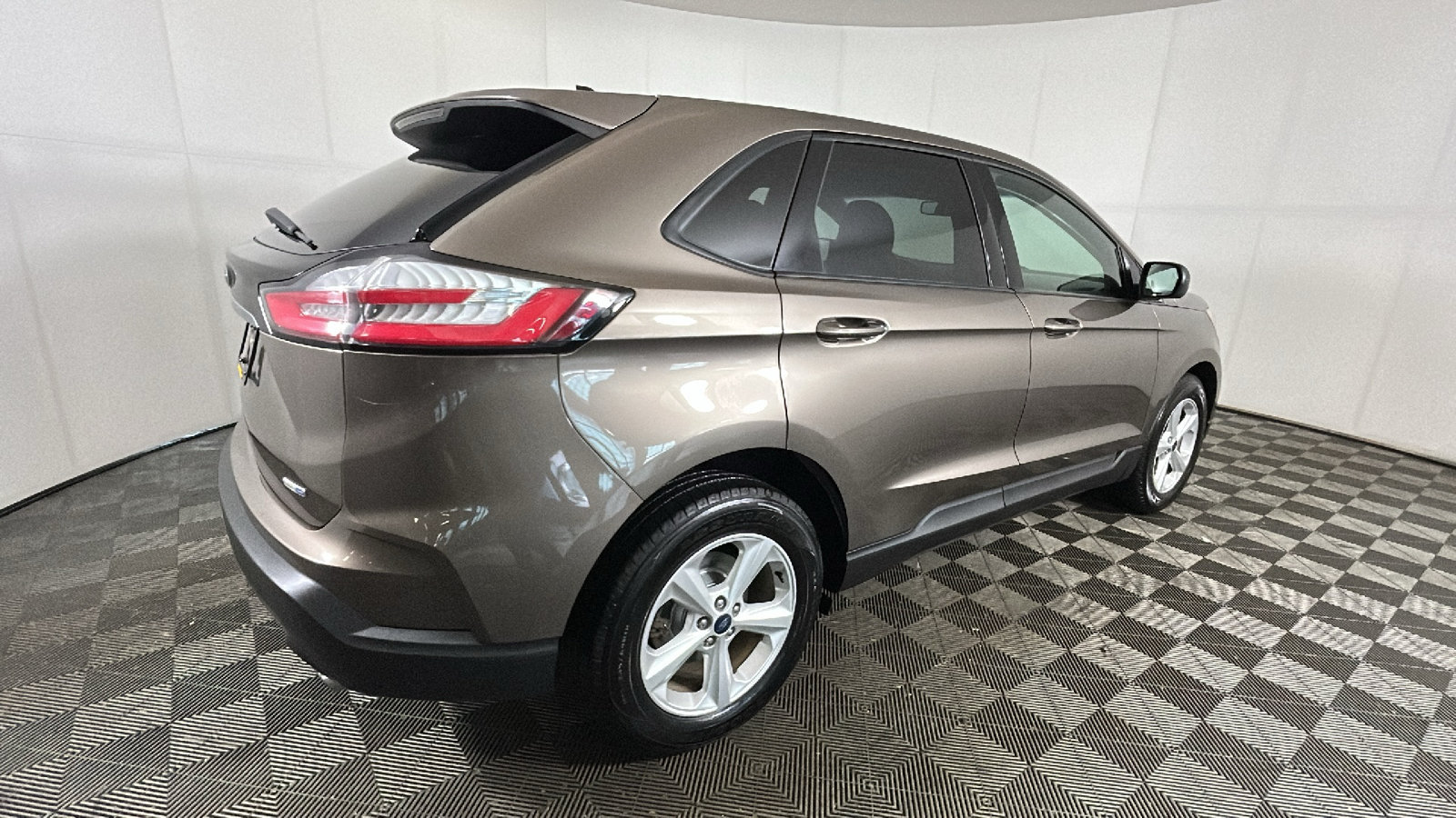 Used 2019 Ford Edge SE AWD/4WD image 3
