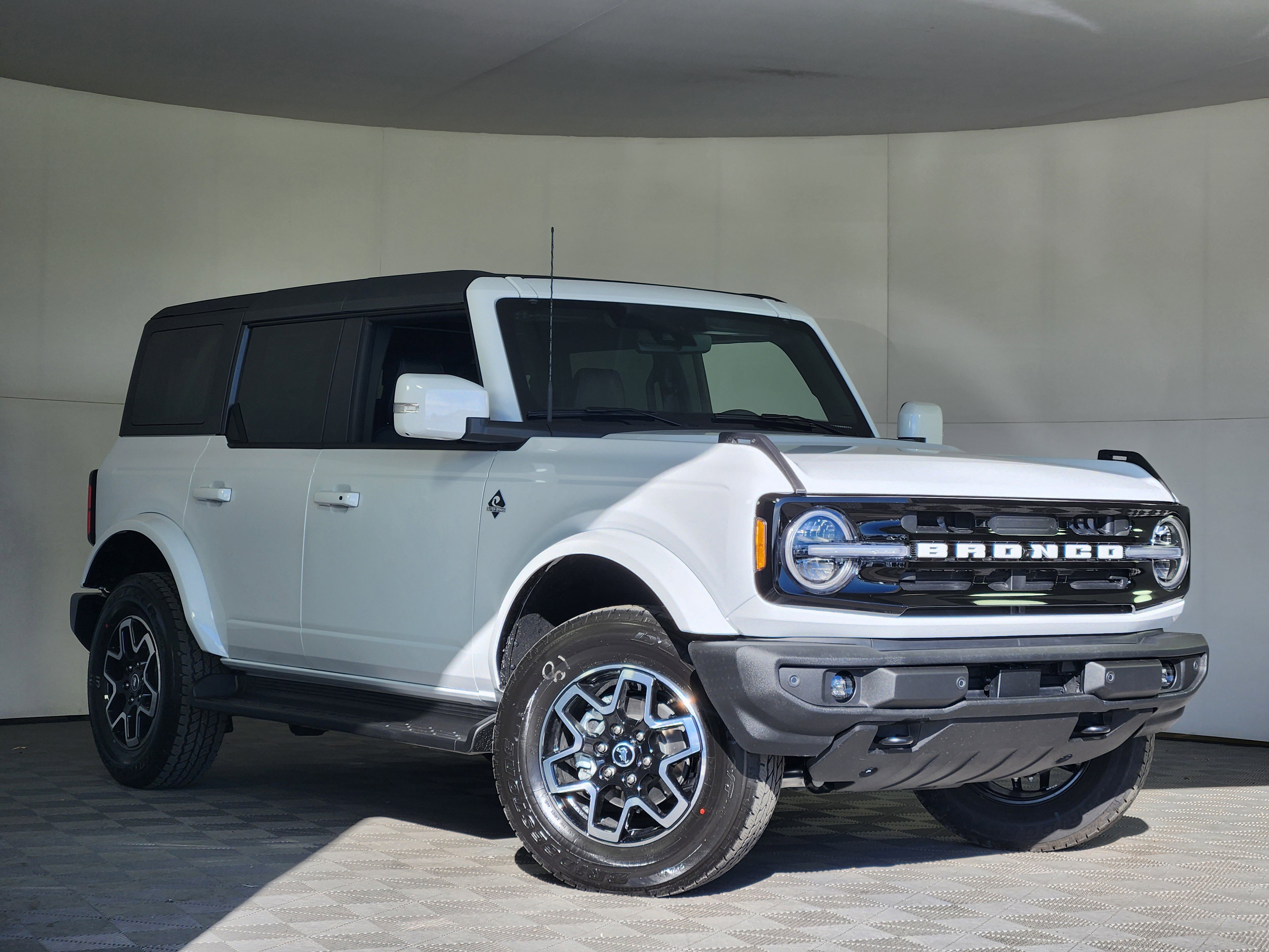 New 2025 Ford Bronco Outer Banks