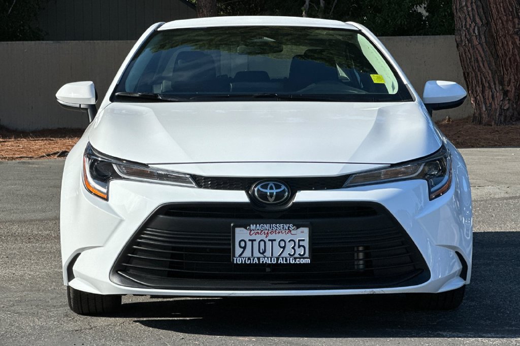 Certified 2025 Toyota Corolla LE FWD image 8