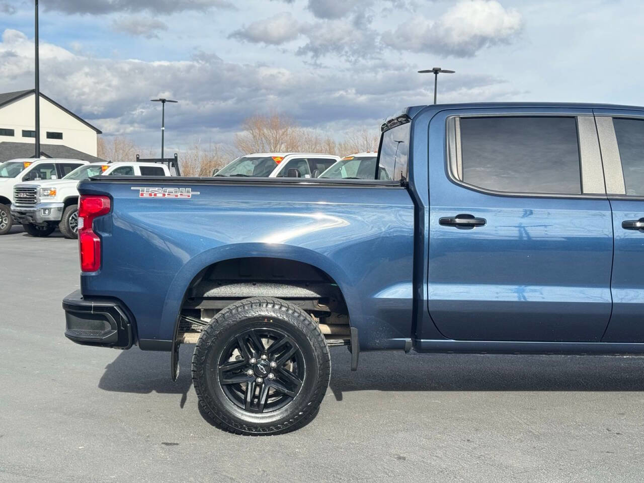 Used 2021 Chevrolet Silverado 1500 LT Trail Boss w/ LPO, Dark Essentials Package image 5
