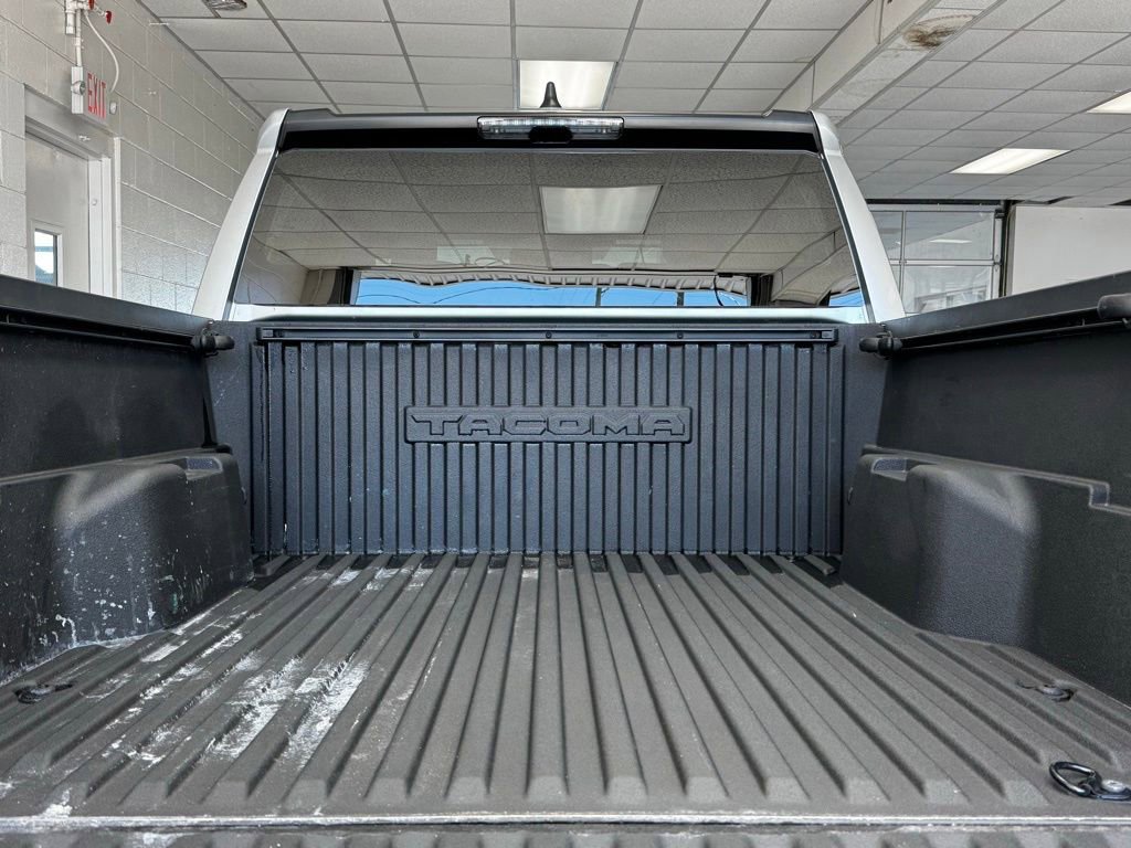 Used 2024 Toyota Tacoma SR5 AWD/4WD image 8