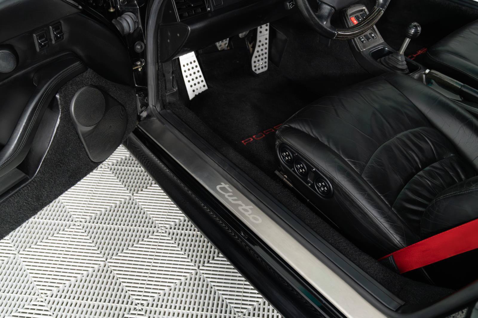 Used 1996 Porsche 911 Turbo RWD image 29