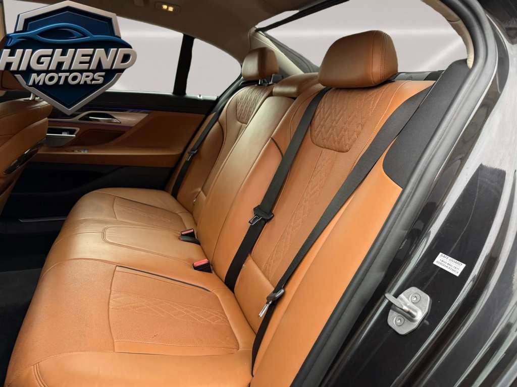 Used 2018 BMW 750i xDrive AWD/4WD image 16