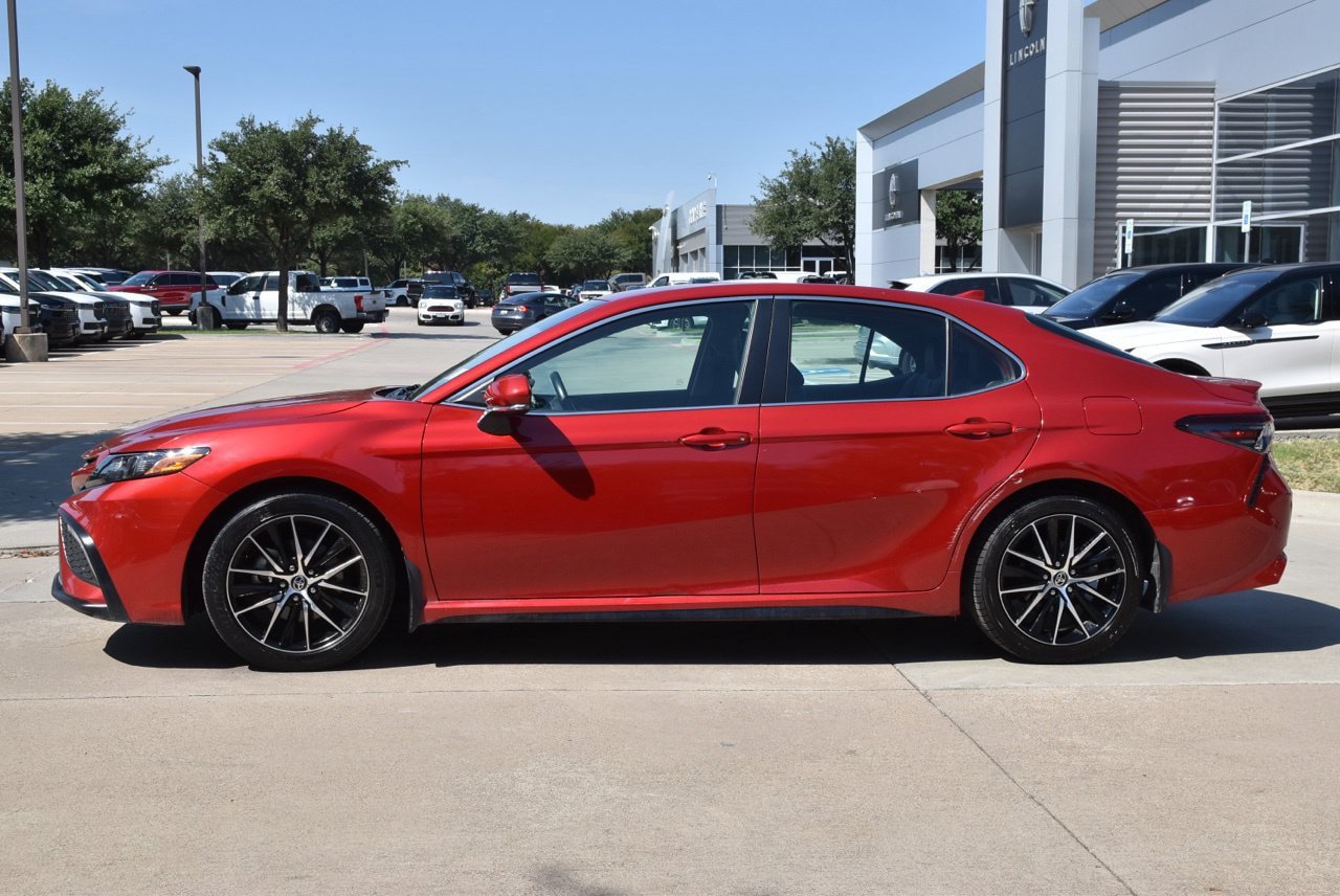 Used 2022 Toyota Camry SE w/ Convenience Package FWD image 12