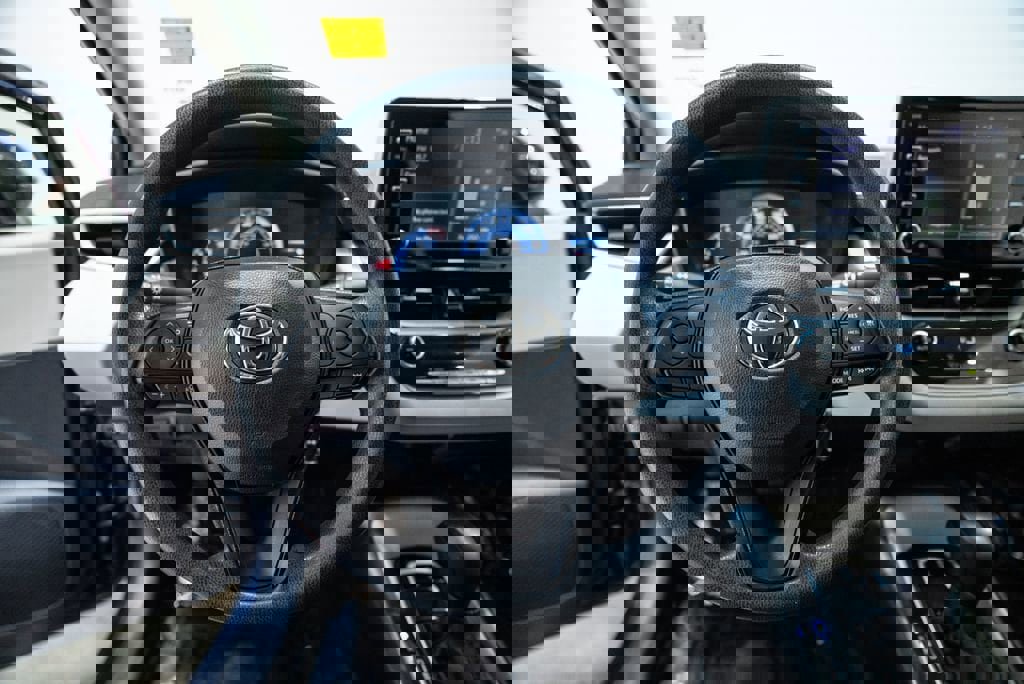 Used 2021 Toyota Corolla LE image 16