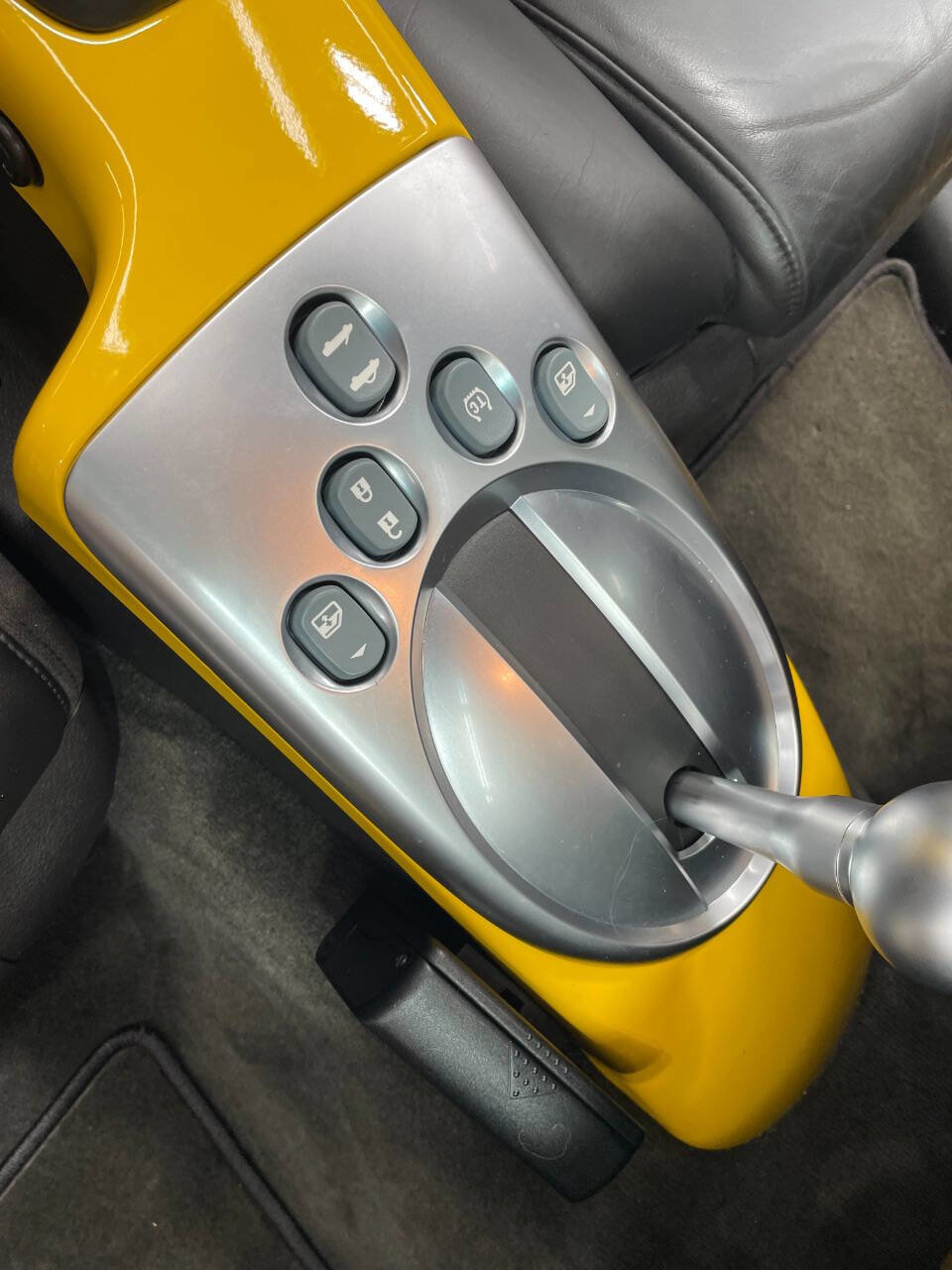 Used 2004 Chevrolet SSR w/ Preferred Equipment Group image 16