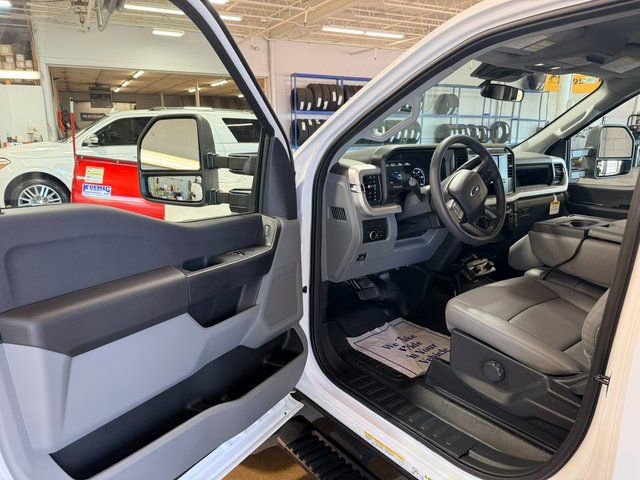 New 2026 Ford F550 4x4 Regular Cab Super Duty image 17