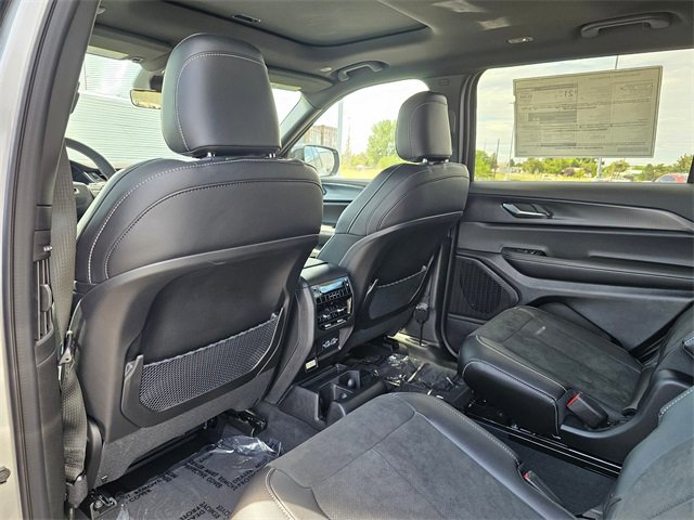 New 2025 Jeep Grand Cherokee L Altitude image 12