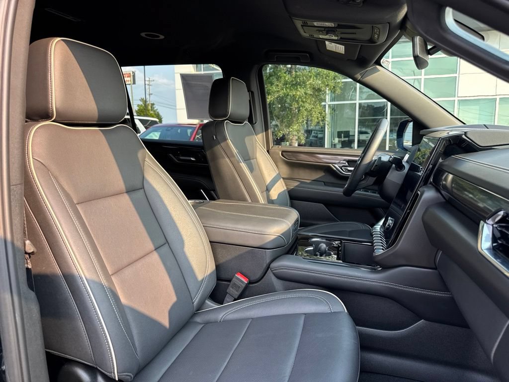 Used 2025 GMC Yukon XL Elevation RWD image 16