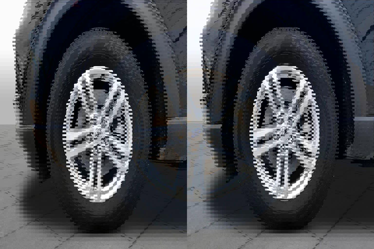 Used 2024 Ford Explorer XLT RWD image 11