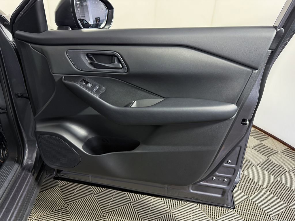 Certified 2025 Nissan Rogue S image 40