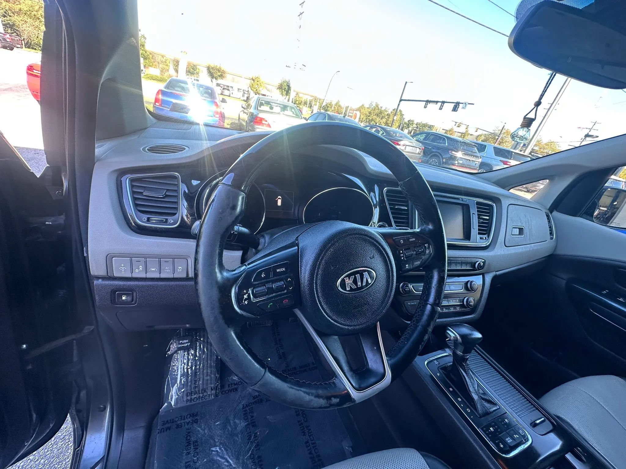 Used 2017 Kia Sedona SX Limited w/ SXL Prestige Package FWD image 17