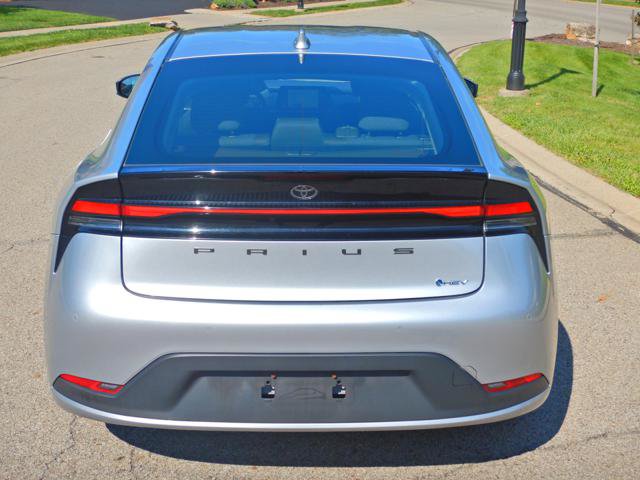 Used 2025 Toyota Prius LE FWD image 9