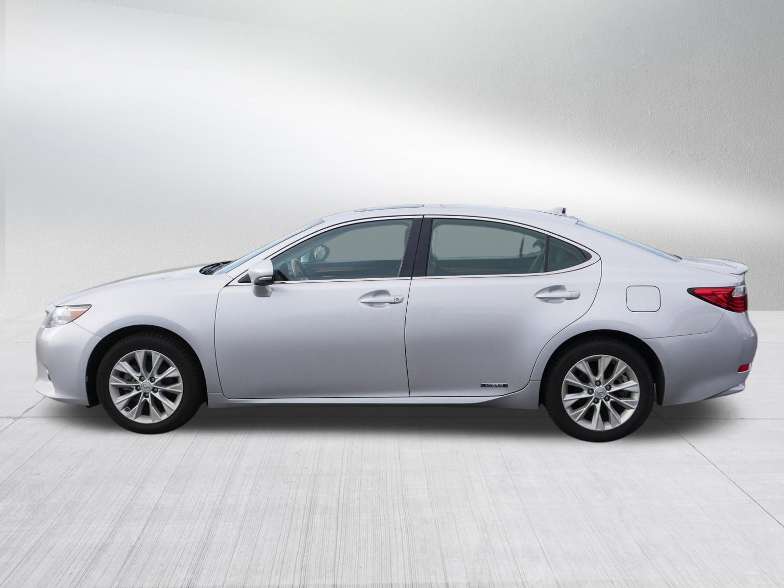 Used 2013 Lexus ES 300h w/ Luxury Pkg FWD image 4
