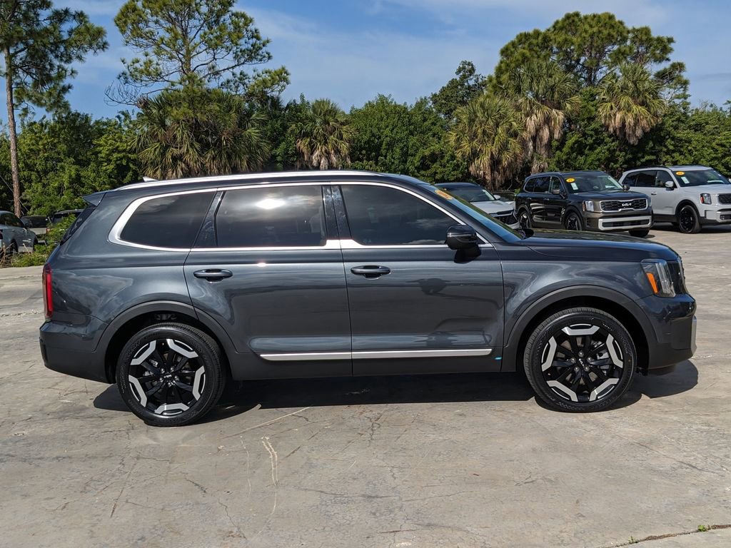Certified 2024 Kia Telluride S w/ S Sunroof Package image 9
