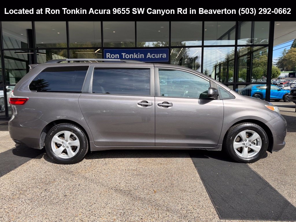 Used 2017 Toyota Sienna LE FWD image 8