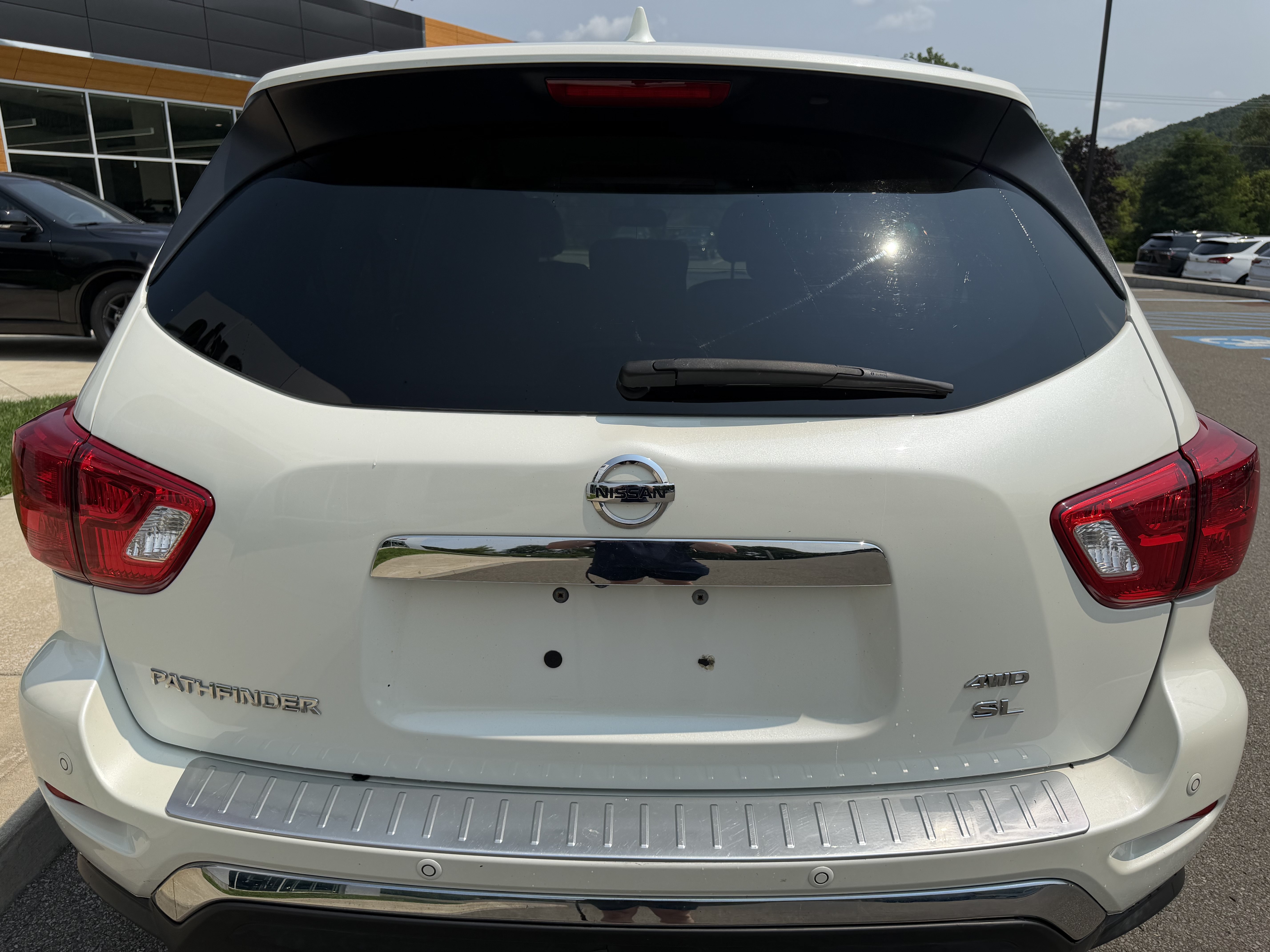 Used 2019 Nissan Pathfinder SL w/ Cargo Package AWD/4WD image 6