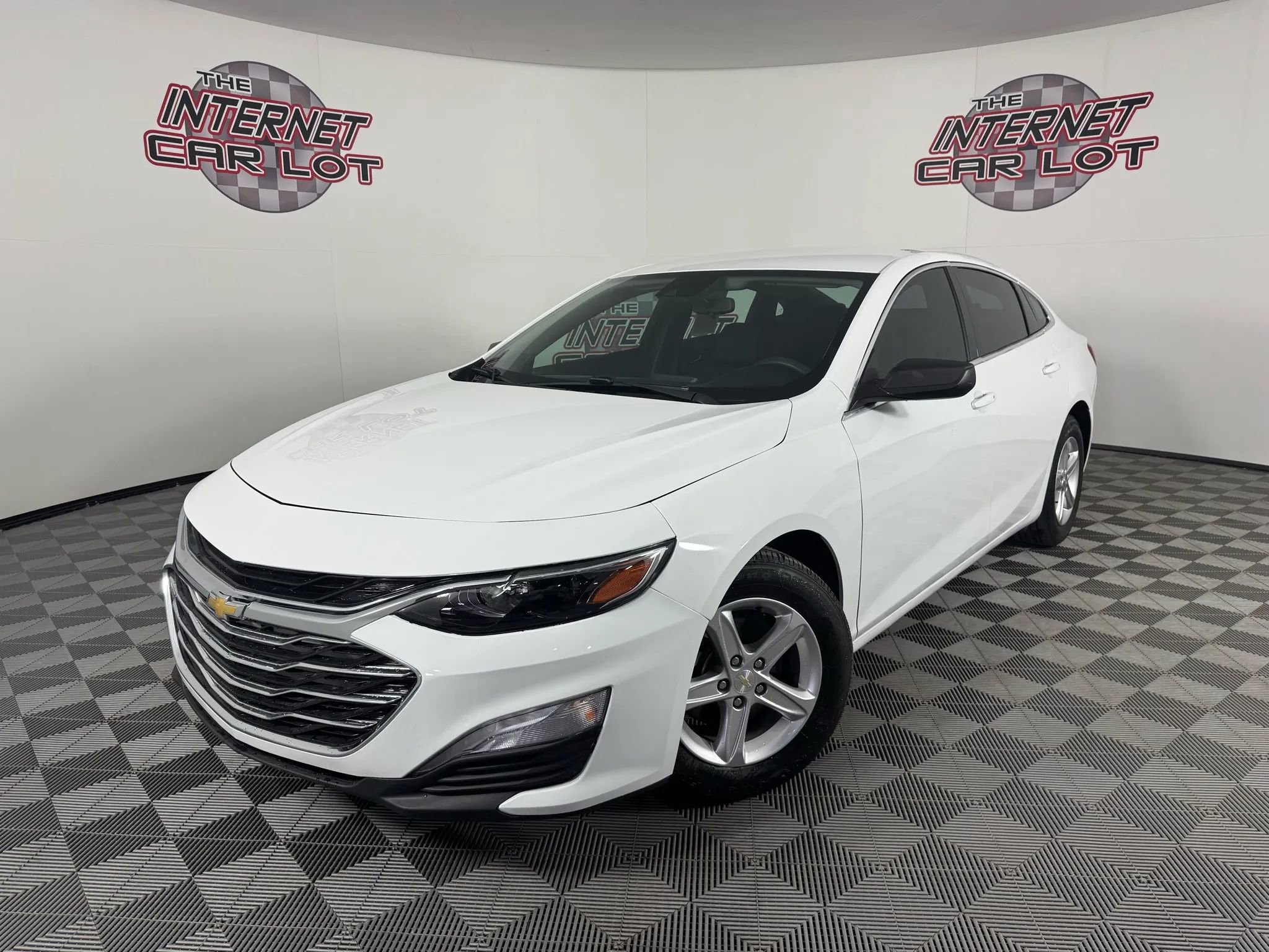 Used 2023 Chevrolet Malibu LS image 1