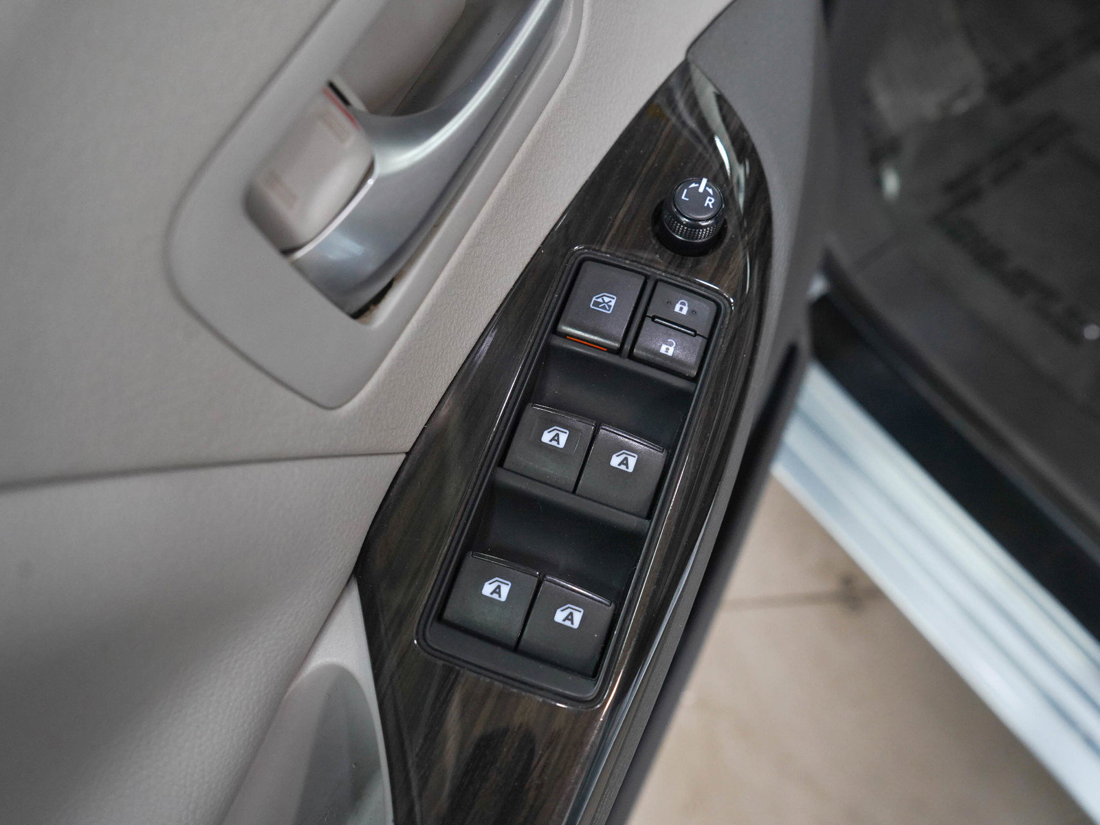 Used 2015 Toyota Sienna XLE image 21