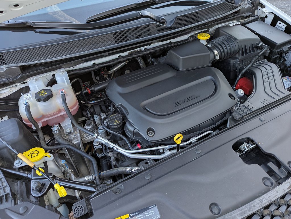 Used 2024 Chrysler Pacifica Touring-L image 28