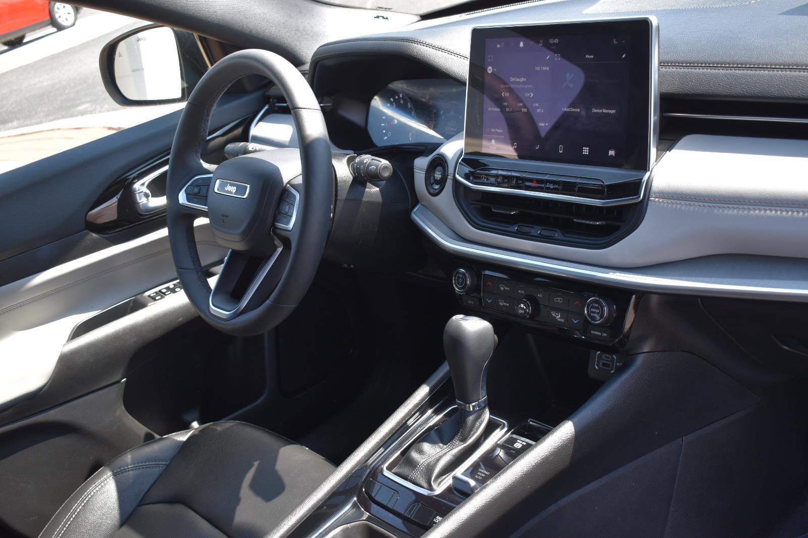 Used 2025 Jeep Compass Limited image 13