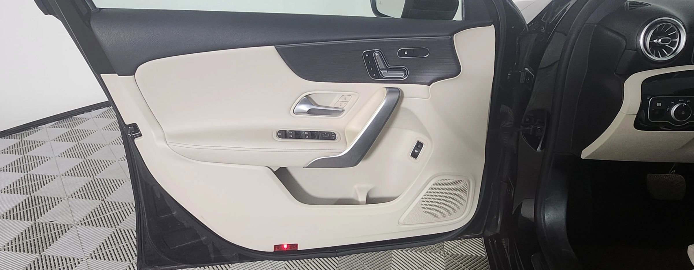 Used 2019 Mercedes-Benz A 220 image 10