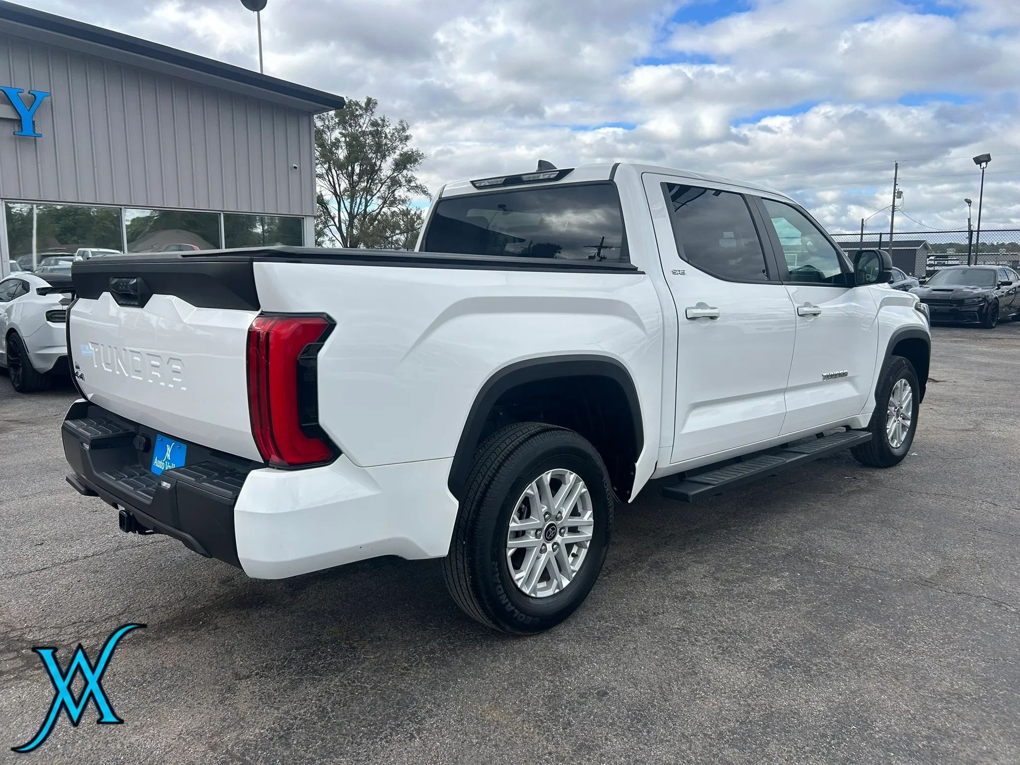 Used 2024 Toyota Tundra SR5 w/ SR5 Premium Package AWD/4WD image 7