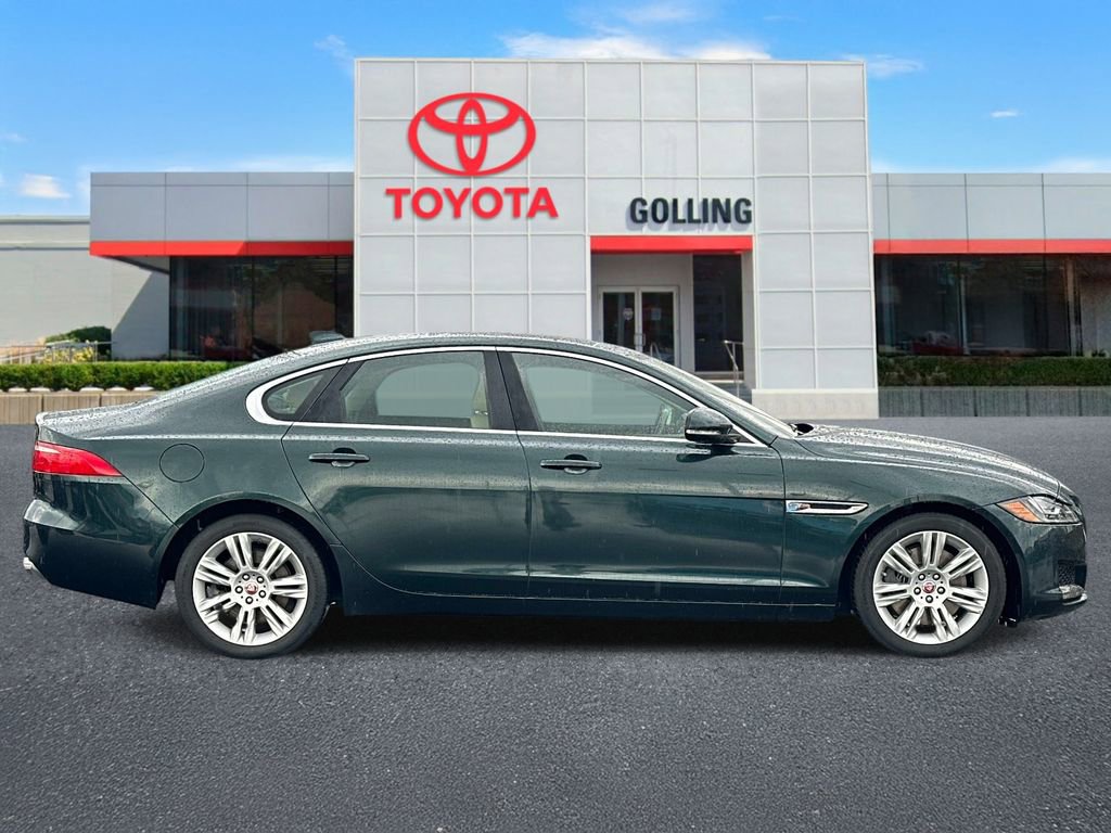 Used 2017 Jaguar XF Premium RWD image 6