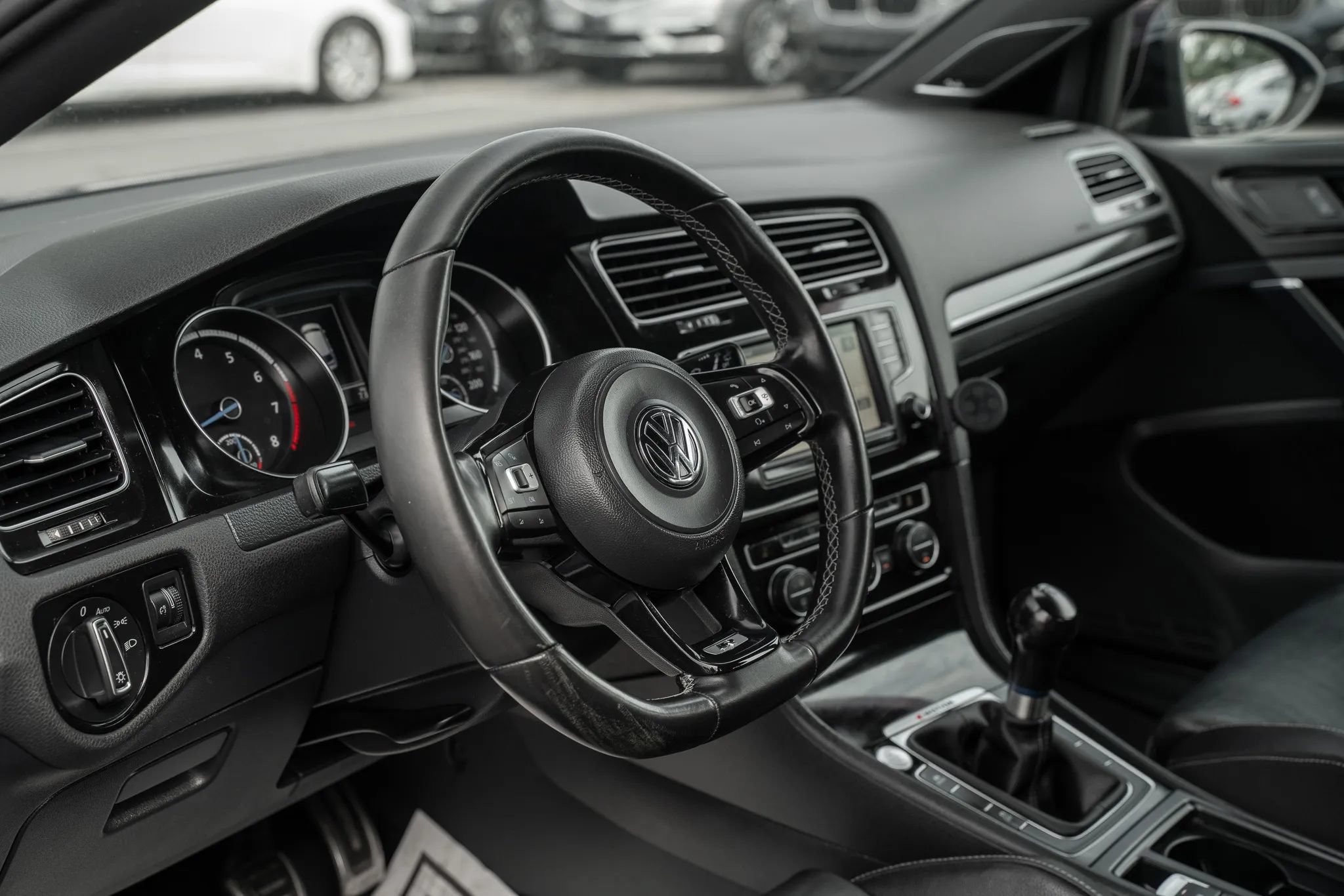 Used 2016 Volkswagen Golf R 4-Door AWD/4WD image 14