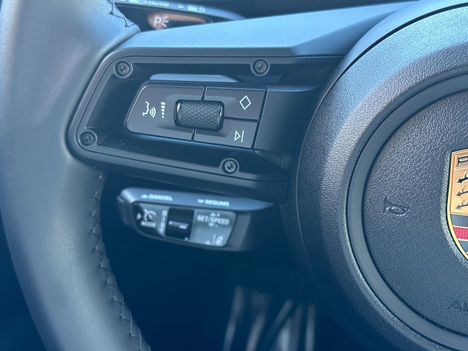 Certified 2025 Porsche Macan Electric image 29