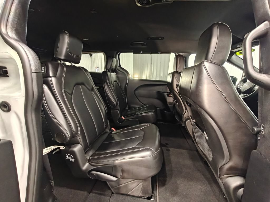 Used 2025 Chrysler Pacifica Select FWD image 24